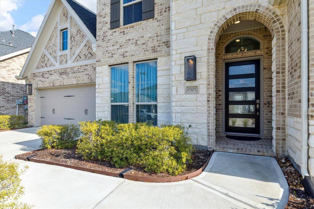 Nestled on a serene corner lot,this charming home offers a tranquilretreat from the hustle and bustle.