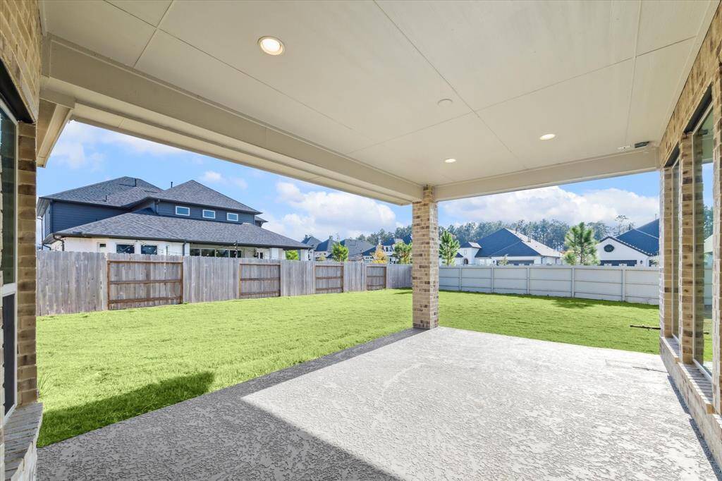 Thisexpansive space seamlessly extendsthe living area, providing acomfortable setting for bothrelaxation and entertainment.