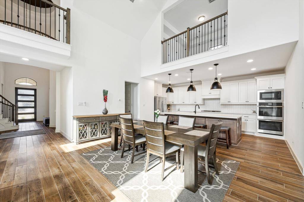 This dining area is bathed in naturallight streaming through expansivewindows.