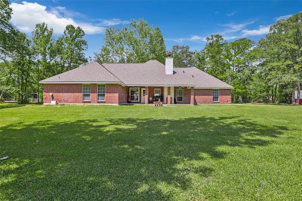Step outside to your personal slice of country paradise — a full acre of land ready for gardening, playing, or simply enjoying the view.