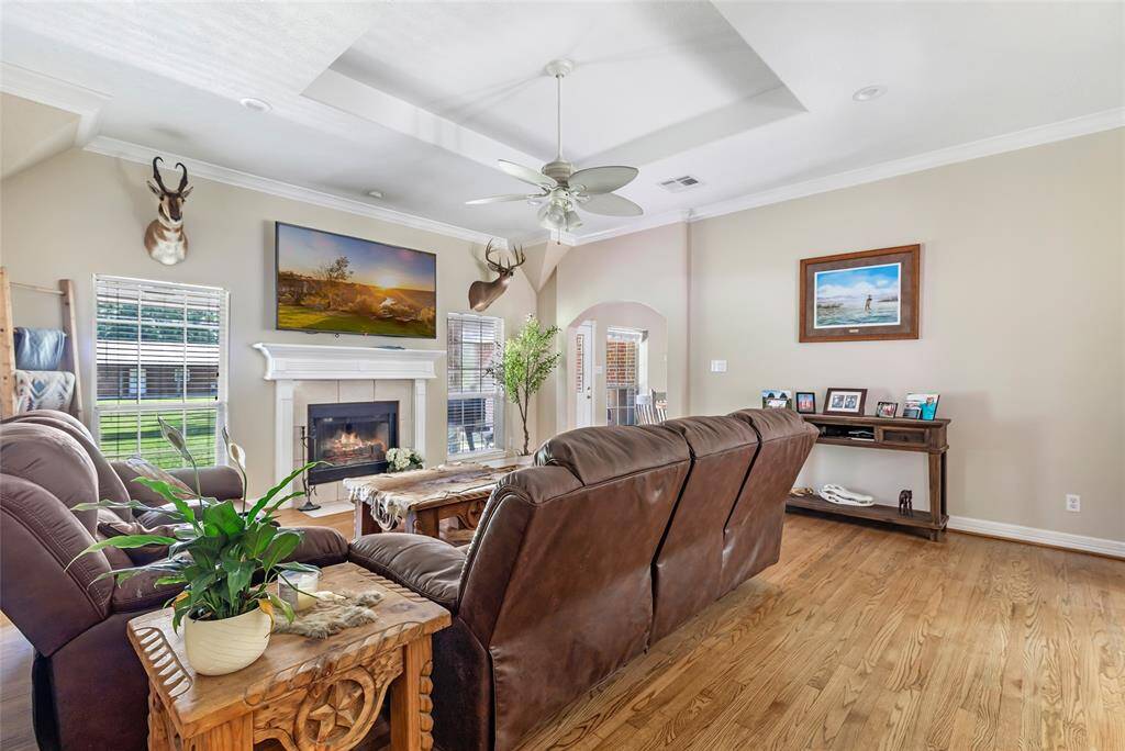 This generously sized living room offers plenty of space to accommodate all your favorite furniture pieces — perfect for relaxing or entertaining.