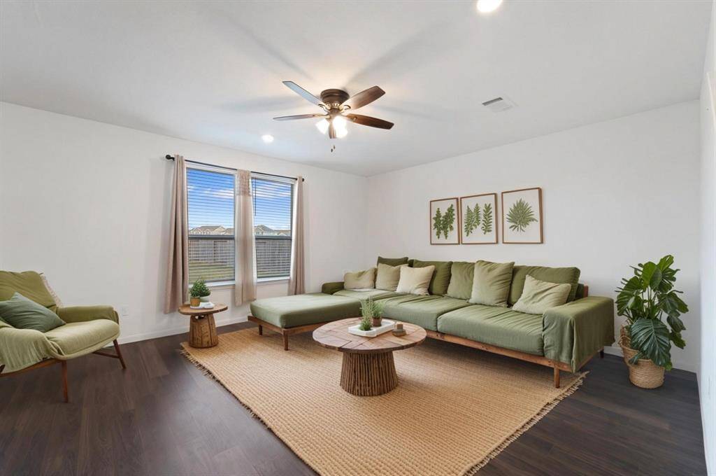 Open living area, bright and inviting.