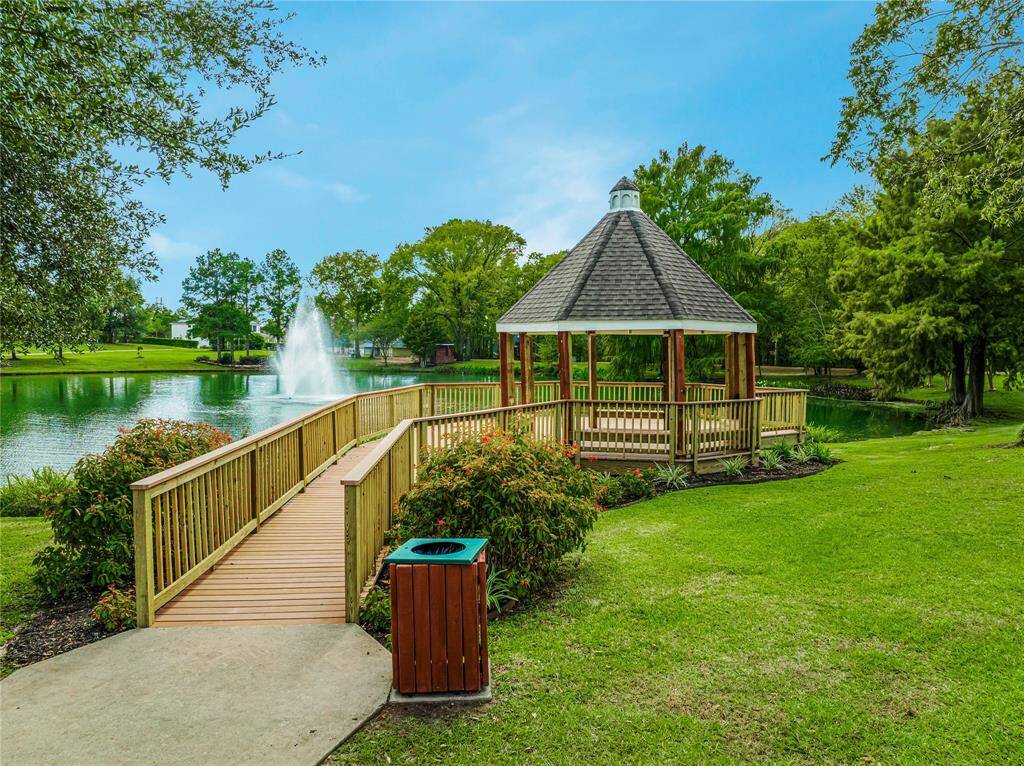 Lovely gazebo on the edge of the pond.