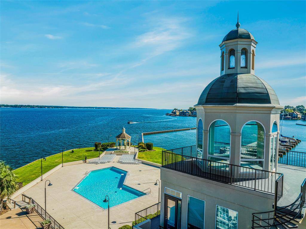 Bentwater amenities are here for your use and enjoyment! Gorgeous!