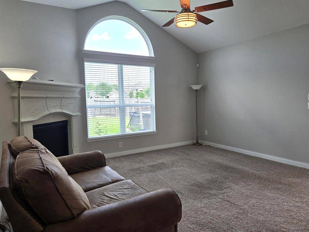 Large living room to entertain friends and family or just relax!