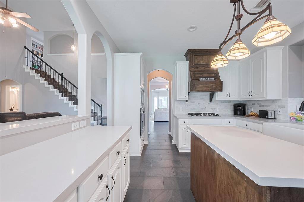 Breakfast bar for extra seating.