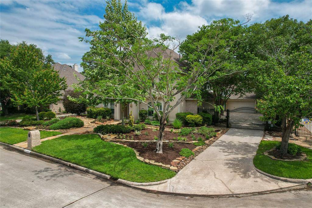 A welcoming entrance with timeless curb appeal. A gated driveway offers added security and exclusivity, while the well-maintained front yard enhances the property’s inviting presence and striking curb appeal.