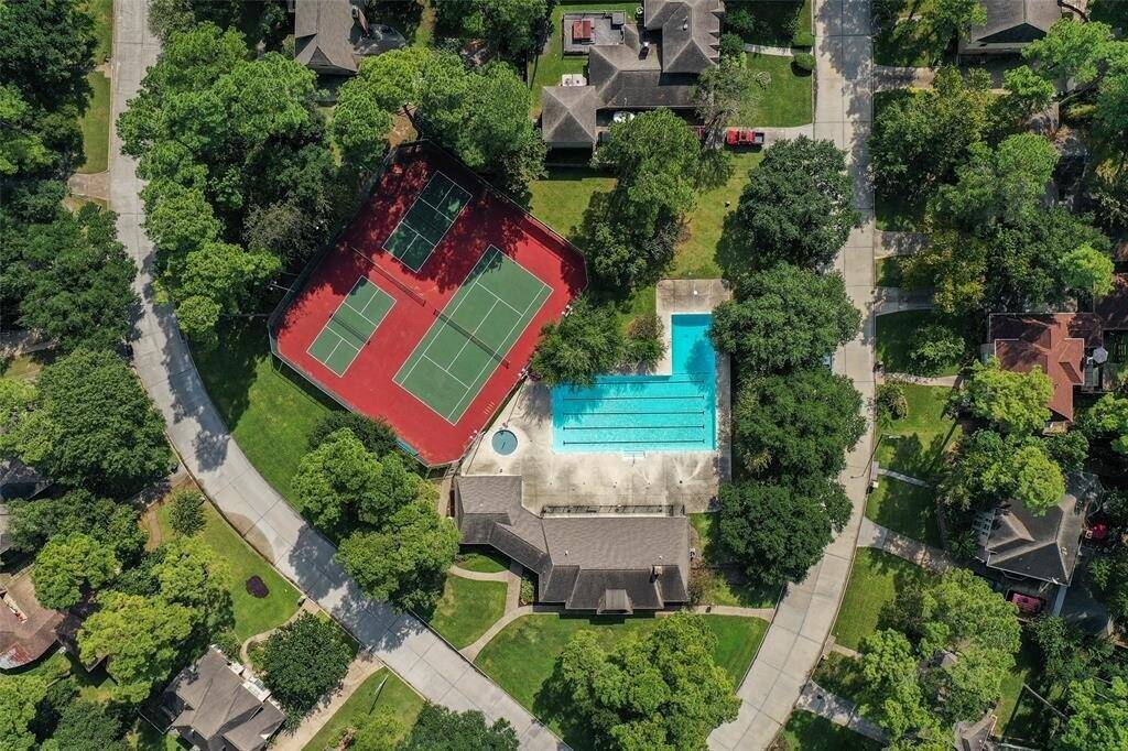 Community amenities at your doorstep. The Spring Creek Oaks HOA offers residents access to two clubhouses, swimming pools, tennis and pickleball courts, sports fields, playgrounds, and scenic jogging paths.