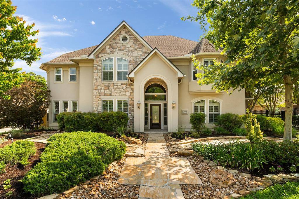 A home where beauty and memories await. From intimate family moments to unforgettable gatherings, this home offers the perfect backdrop for creating lasting memories and enjoying every moment in style.