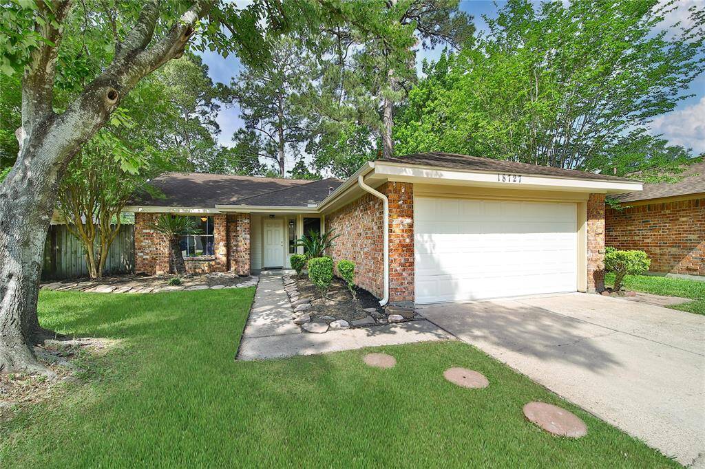 Great curb appeal and freshly painted