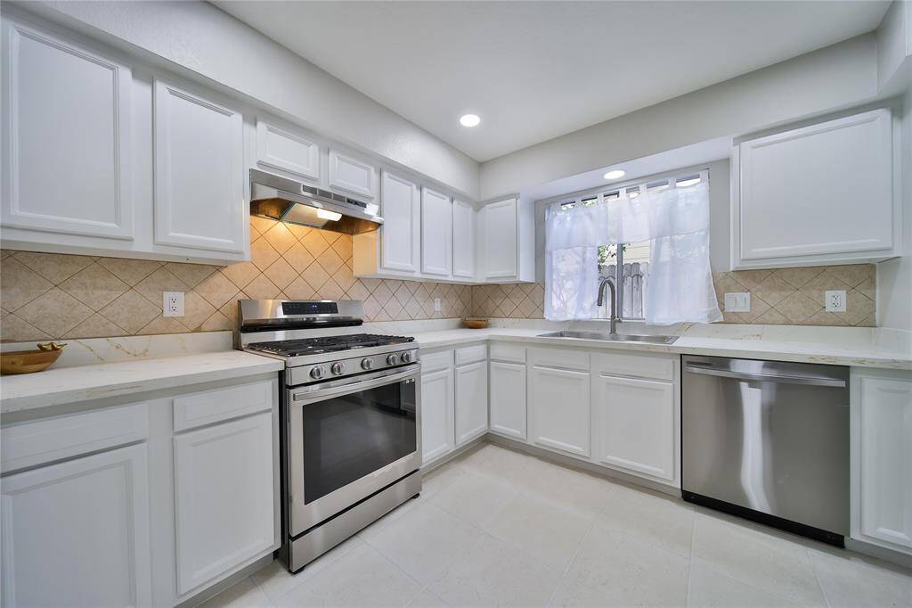 Great countertop space, five burner range and new range hood