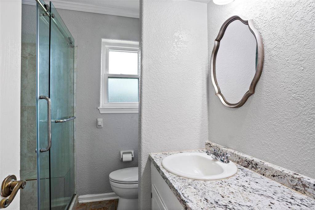 Hall bathroom.