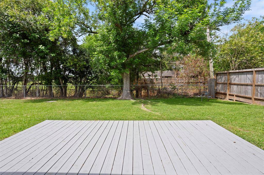 Great patio and yard!