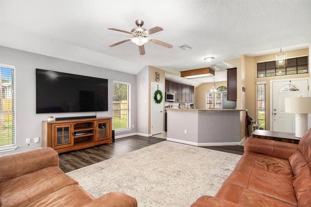 The foyer offers a great view of the living as it's opening to the kitchen.
