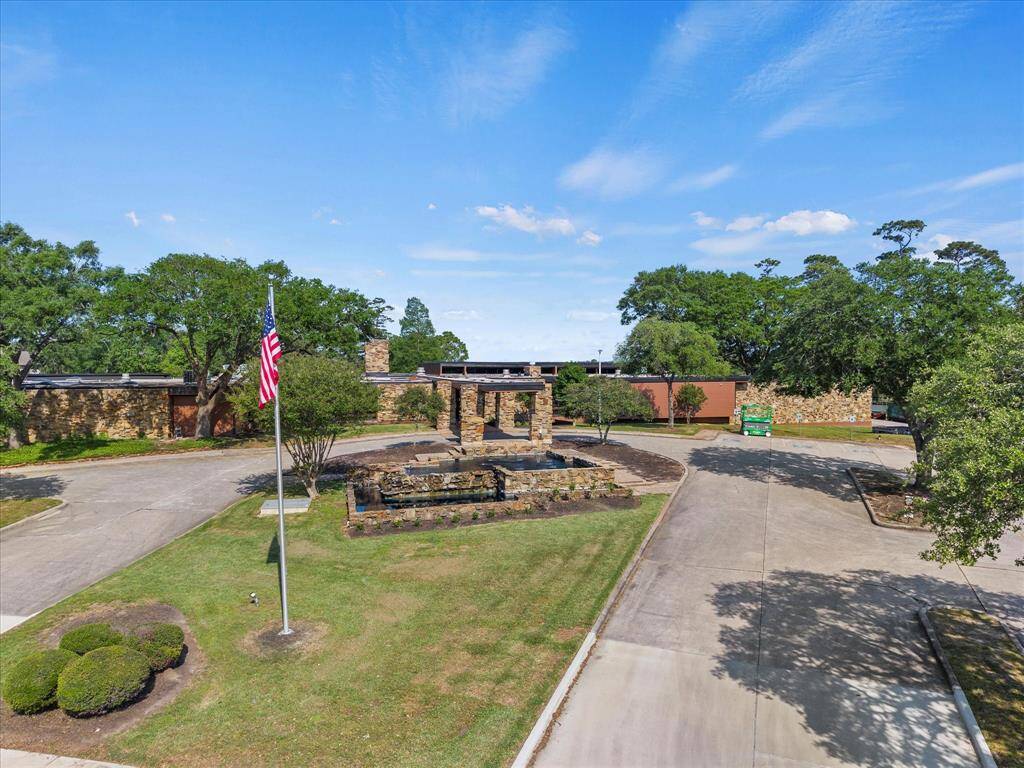 Established Club House with Restaurant/Bar/Gym/Event Room, undergoing a HIGH END Renovation/Update!