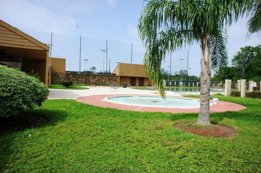 Beautiful Community Pool & Jacuzzi