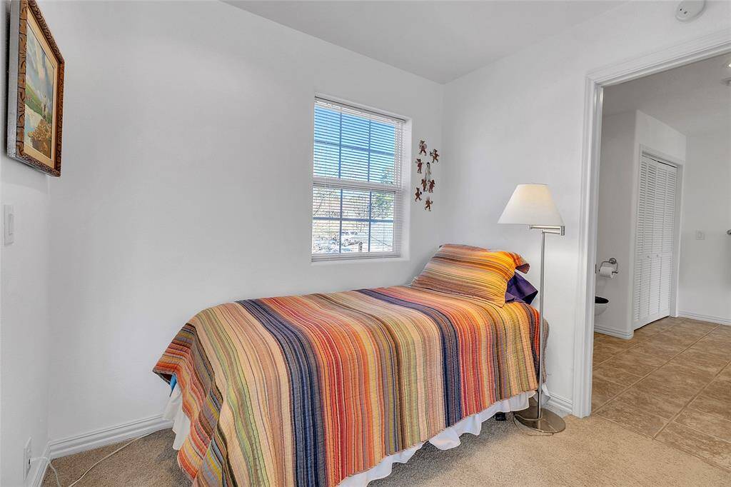 with Sitting Area now has Additional Single Bed
