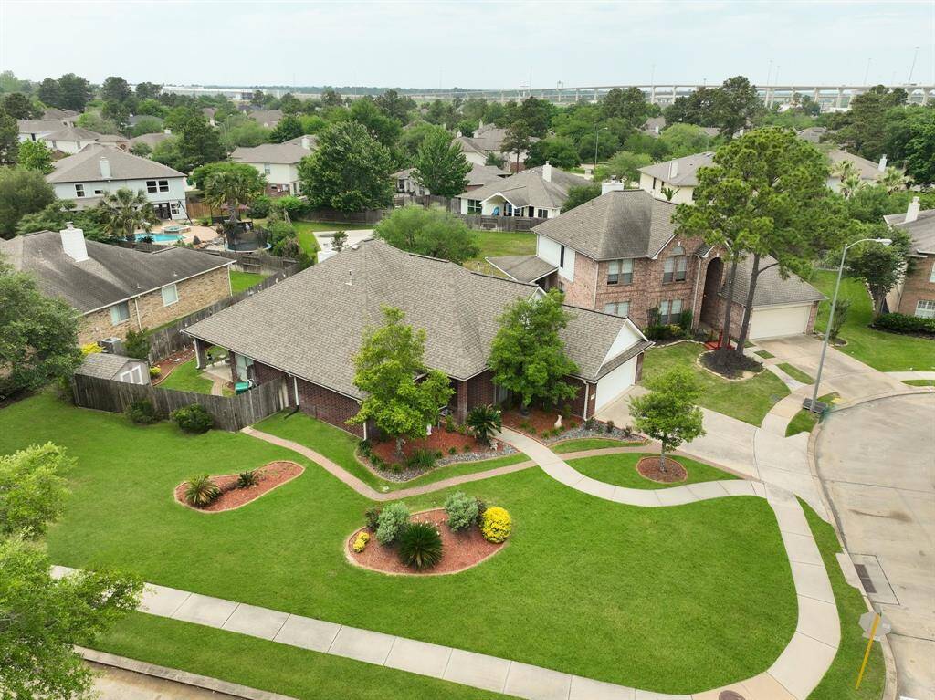 Welcome to this beautiful one-story home in Northpointe!