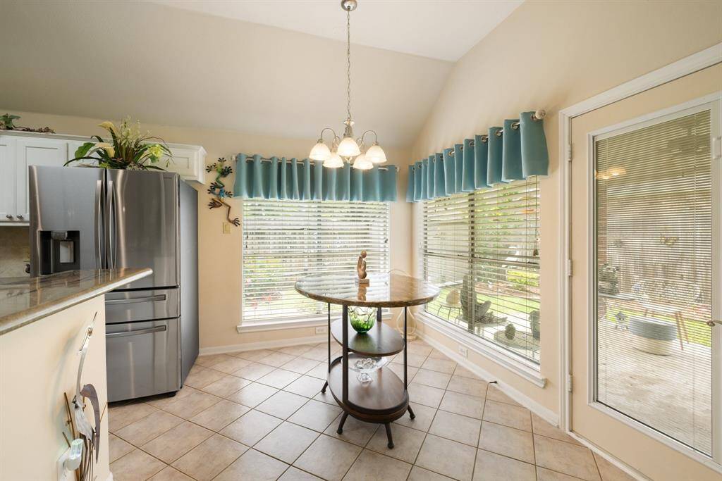 The breakfast room welcomes the morning light.
