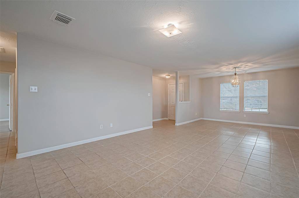 With its massive layout, the living room offers versatility for a range of furniture arrangements, while large windows bring in abundant daylight.