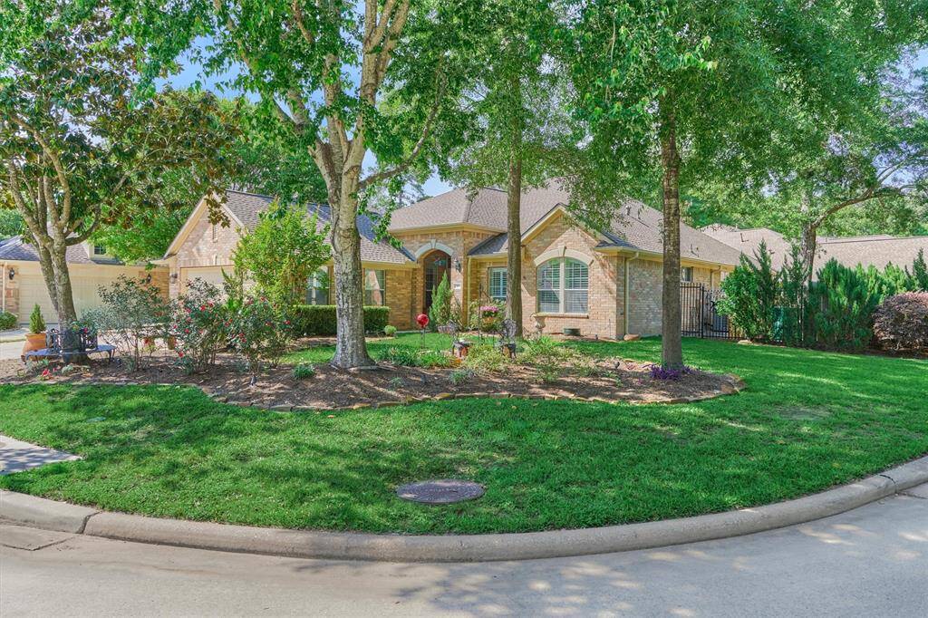 A screened porch offering an ideal view of the fountain.