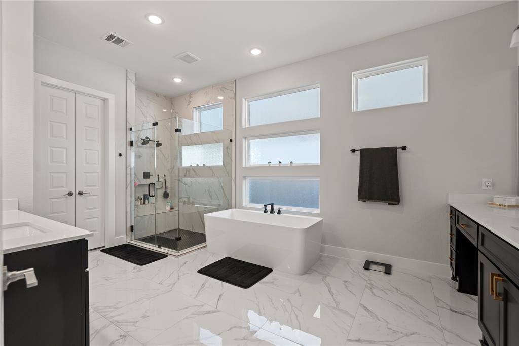 Look at your private bath, AMAZING!