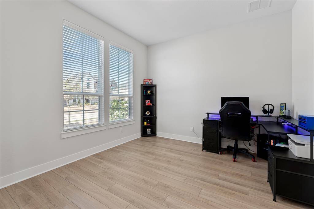 Office space with natural lighting