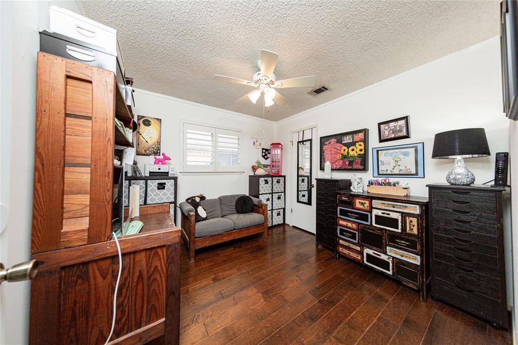 This secondary bedroom could also serve as a home office space.