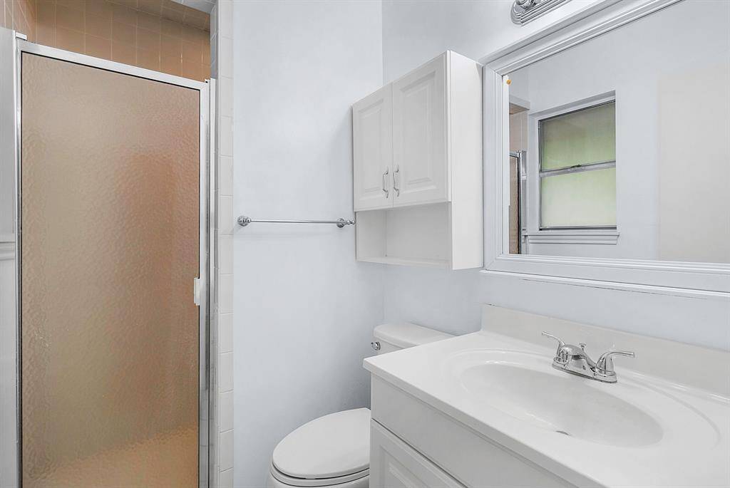 ensuite bath for primary bedroom