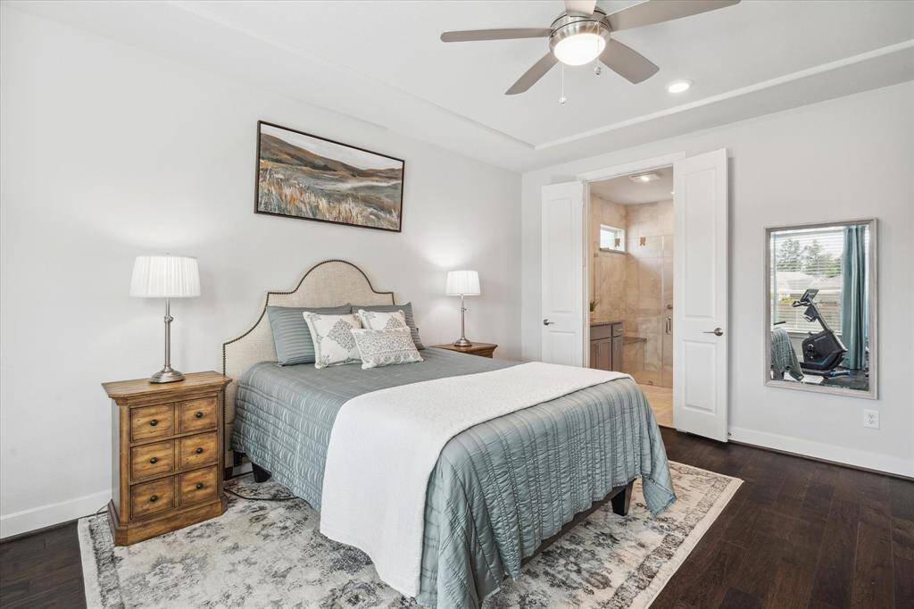 Primary suite with entrance to en-suite