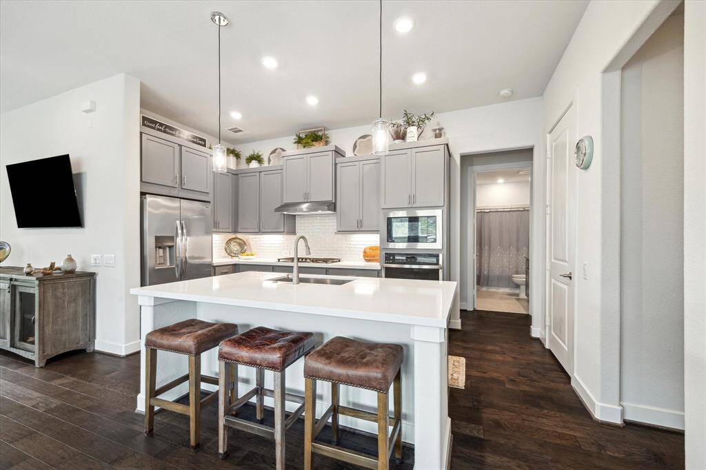 Grand quartz island with room enough to dine and hang out with the chef.