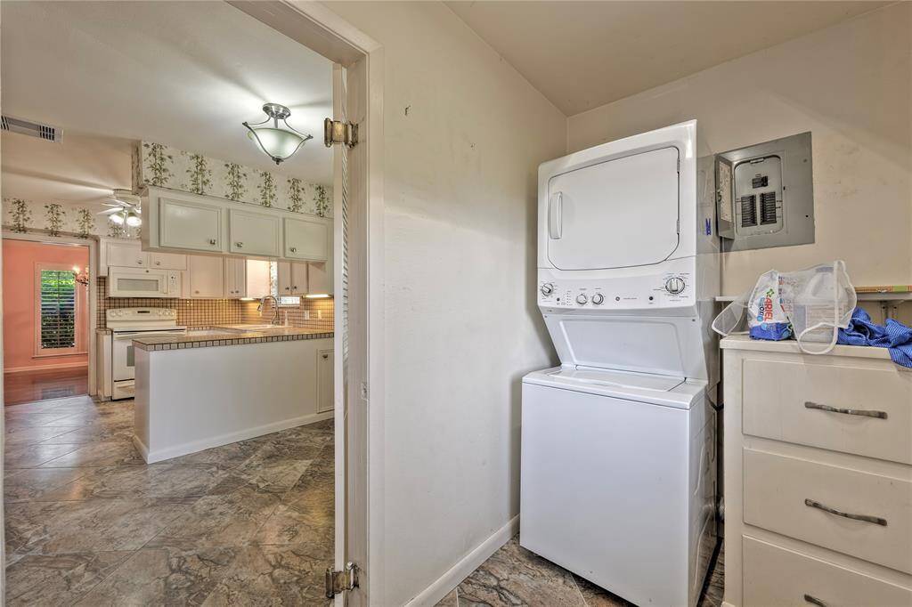 Washer/Dryer Come with the home