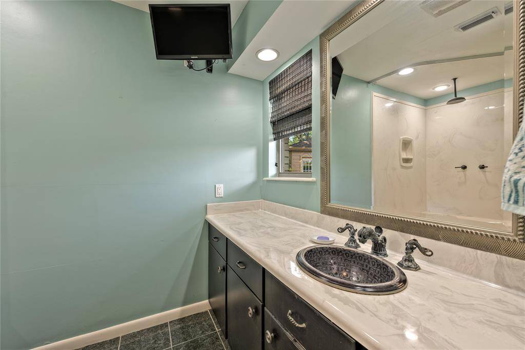 Primary Bath En Suite with gorgous patinaed luxery hardware and custom cabinets
