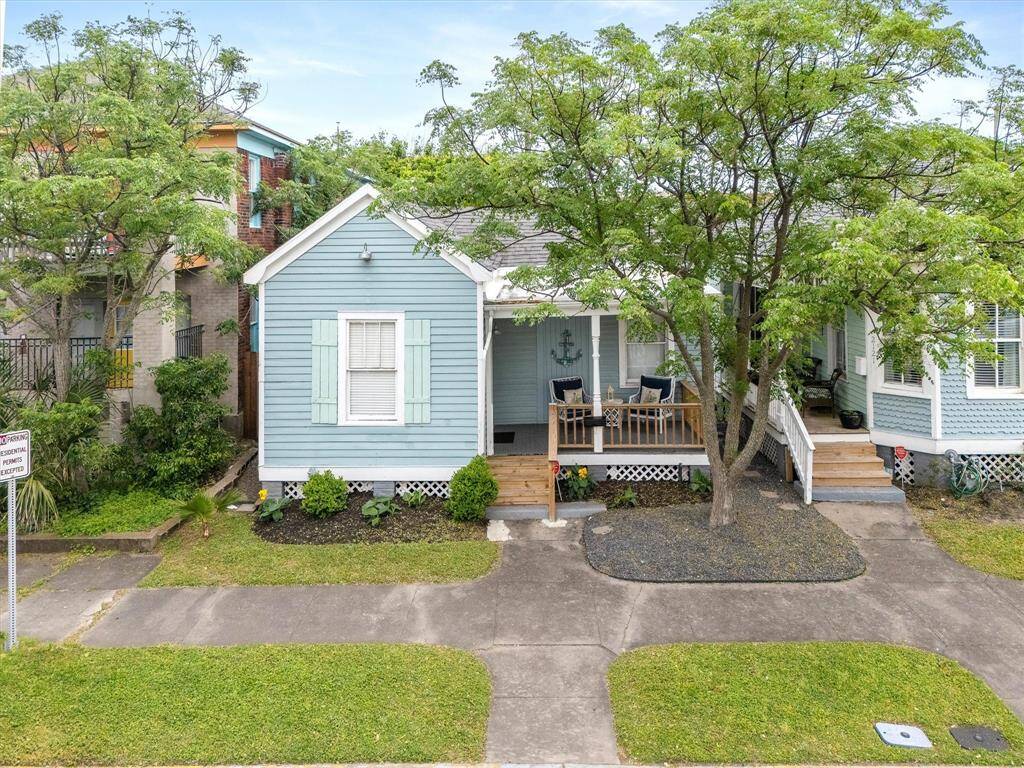 Adorable bungalow!