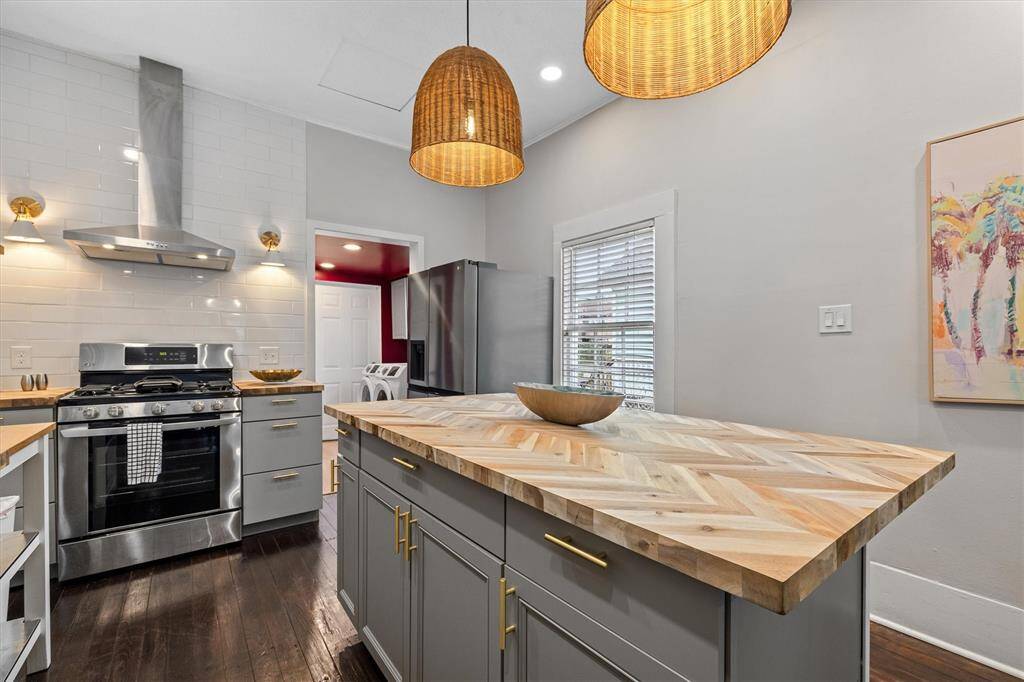 Beautifully updated kitchen!