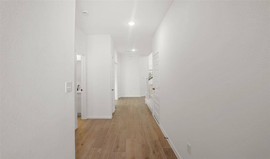 Inviting foyer (*Photo not of actual home and used for illustration purposes only.)