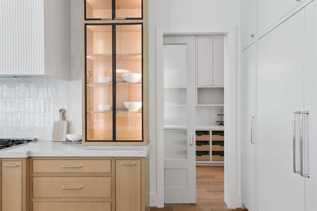 Custom-designed pocket doors offer a seamless transition between the butler’s pantry and the main living and dining spaces—allowing for both elegant separation and uninterrupted flow. Their sleek, architectural profile adds a refined detail while maximizing function and flexibility in the heart of the home