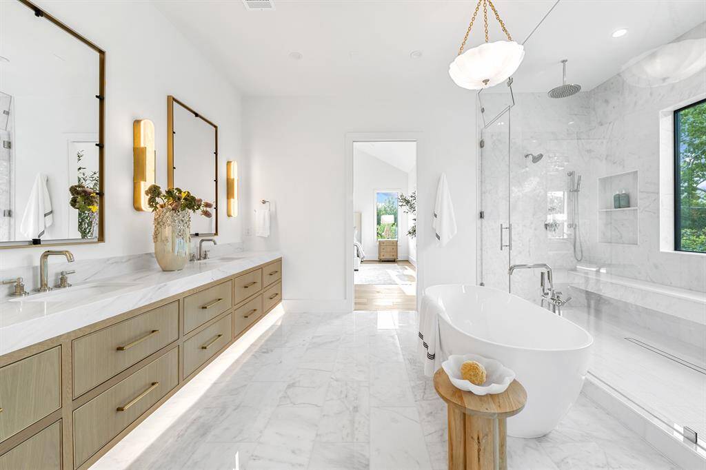 With a beautiful touch, this walk in, double shower features a full bench and rain shower heads to create a relaxing, spa like experience.