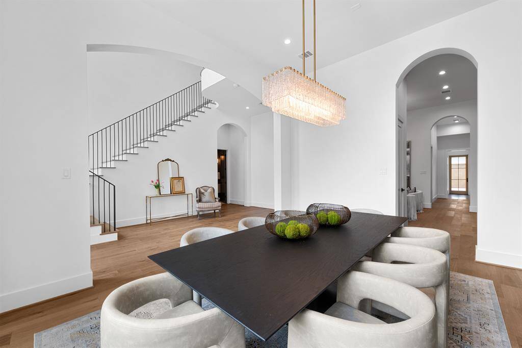 Welcome to this stunning luxury new construction home in Garden Oaks! With elegant modern transitional design, high-end finishes, and a prime location, this home is a must-see—schedule your tour today!