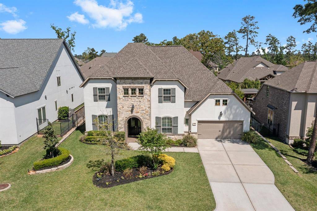 This home sits on a quiet cul de sac street and is steps away from the Smooth Stream playground,