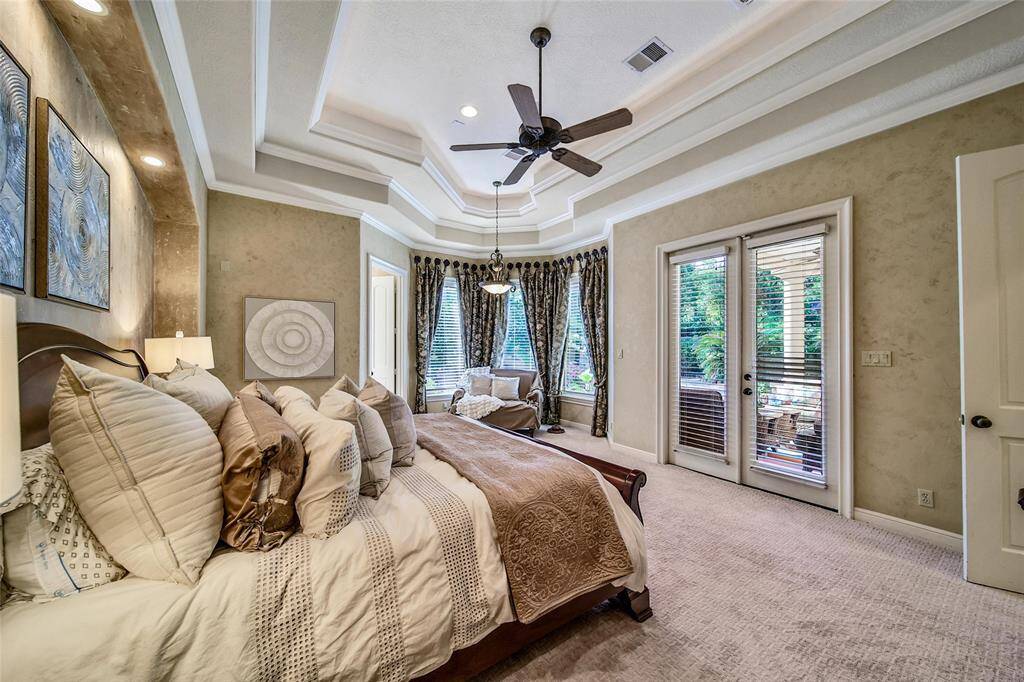 Beautiful tray ceilings and crown molding.