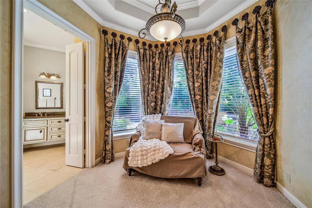 Great sitting area.