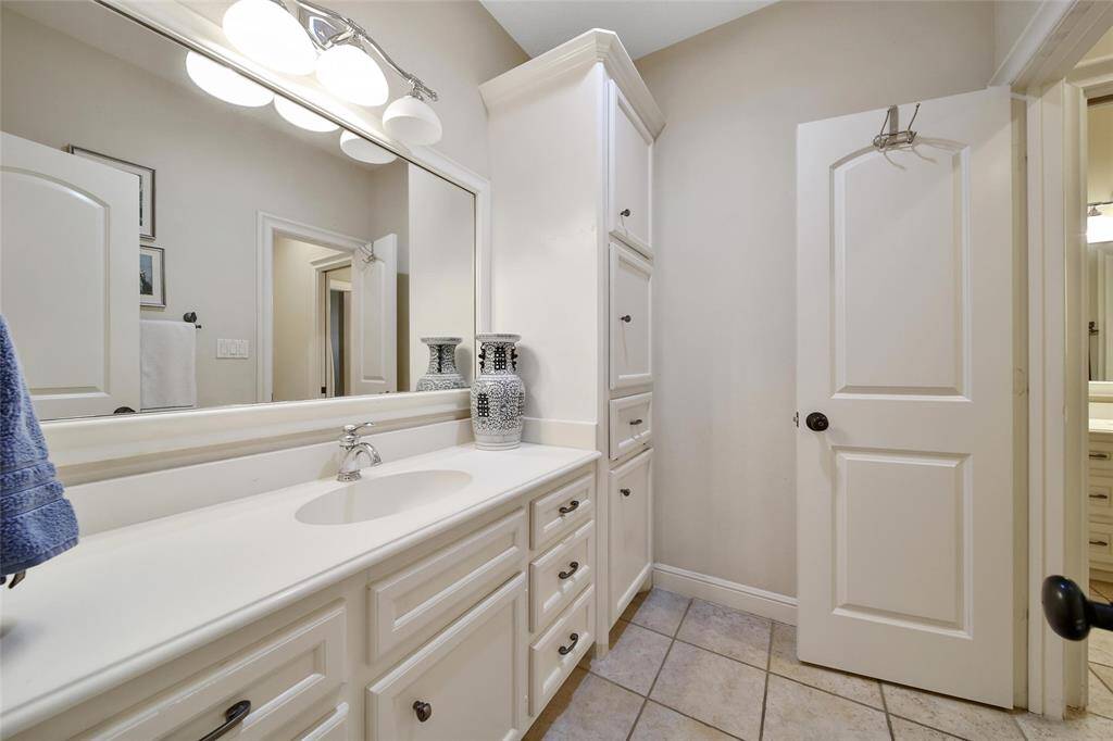 Sink/vanity for the second bedroom.