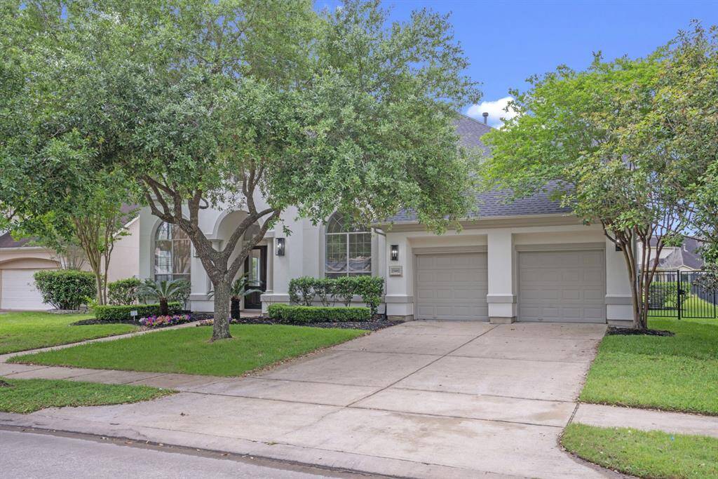 Plenty of driveway parking for your guests