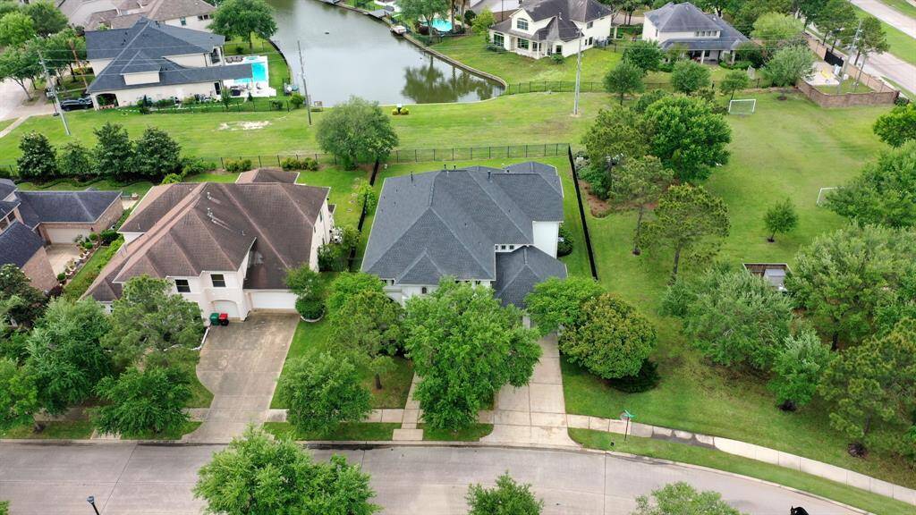 Private location sides to the park and backs to the greenspace and lake
