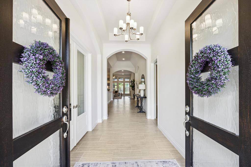 Wide entry with high ceilings