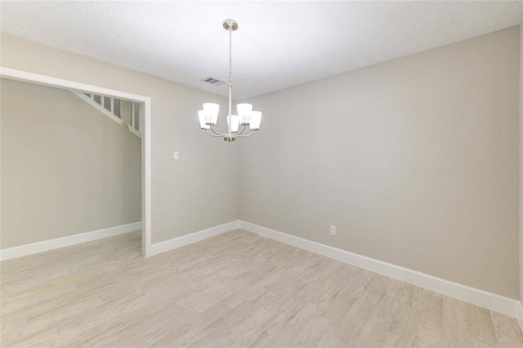 Charming dinning room to the left entry way that opens up to kitchen area.