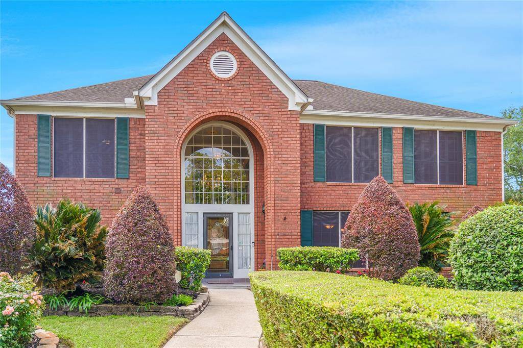 Take a look at the beautiful flower bed and perfectly manicured landscaping — adding charm and curb appeal to the home!