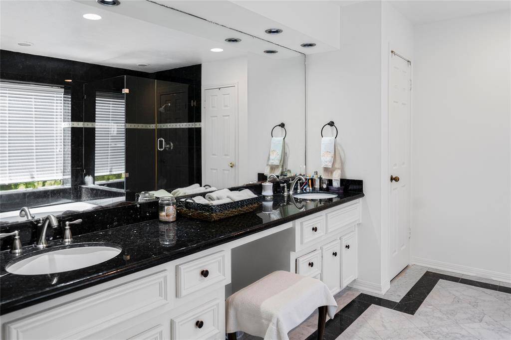 Master bath with double sink!