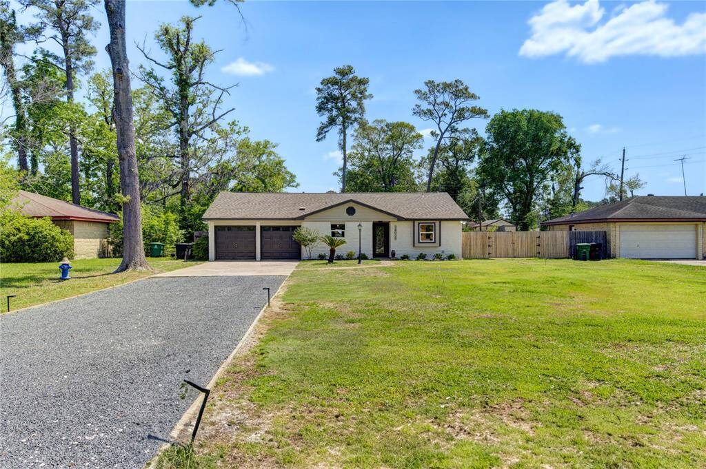 Oversized lot with extra long diveway